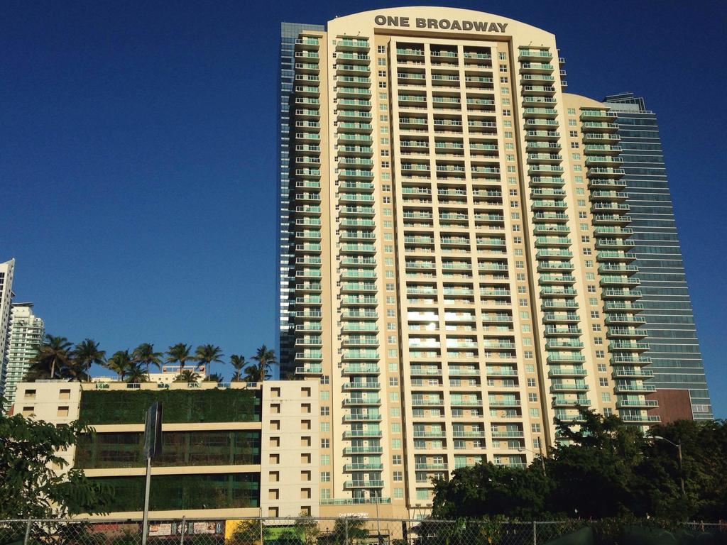 Lyx Suites At One Broadway In Brickell Miami Exterior photo