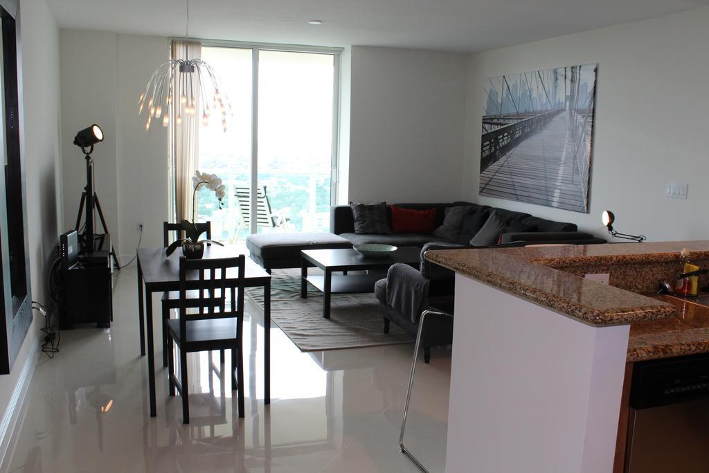 Lyx Suites At One Broadway In Brickell Miami Exterior photo